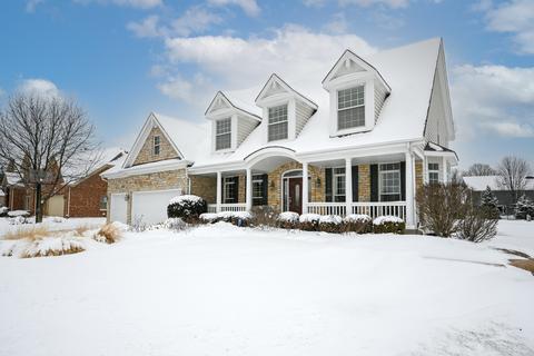 83 Mitchell Cir, Wheaton, IL 60189 photo 2