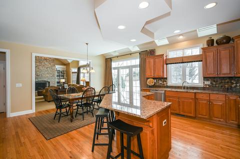 83 Mitchell Cir, Wheaton, IL 60189 photo 13