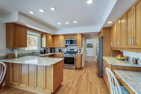 4348 Phyllis Dr, Northbrook, IL 60062 photo 5