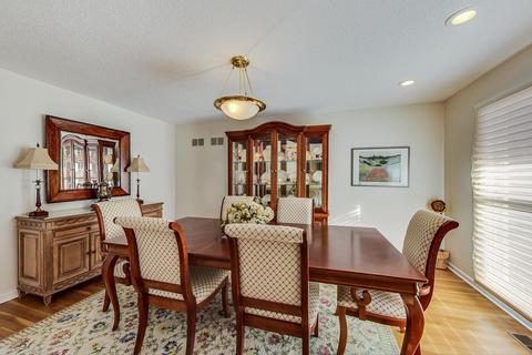 4348 Phyllis Dr, Northbrook, IL 60062 photo 4