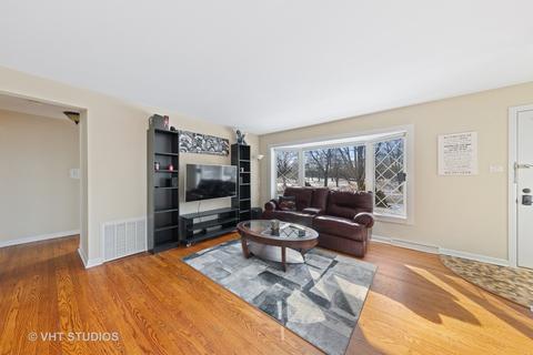 815 Lakeside Dr, Wheaton, IL 60187 photo 4