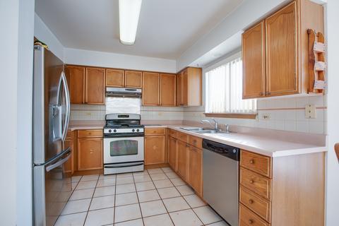687 Legends Dr, Carol Stream, IL 60188 photo 5