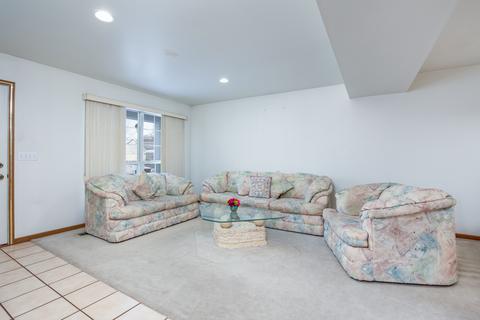 687 Legends Dr, Carol Stream, IL 60188 photo 2