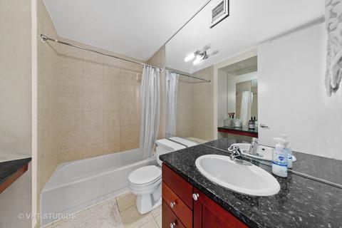 30 E Huron St #1404, Chicago, IL 60611 photo 9