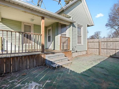 135 E North St, Cisco, IL 61830 photo 3