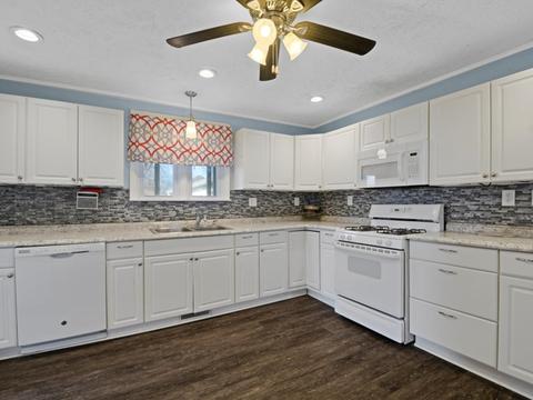 135 E North St, Cisco, IL 61830 photo 6