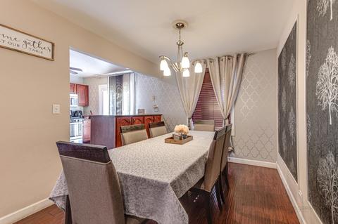 254 E Cleburne Ave, Bartlett, IL 60103 photo 9