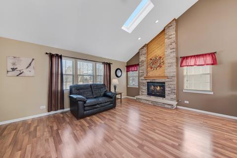 63 Forestview Ln, Aurora, IL 60502 photo 3