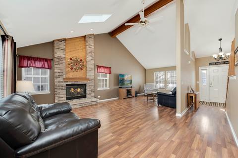 63 Forestview Ln, Aurora, IL 60502 photo 2