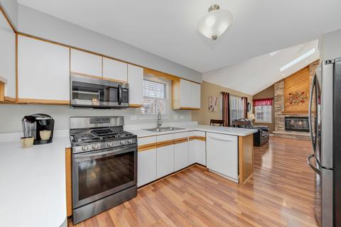 63 Forestview Ln, Aurora, IL 60502 photo 7