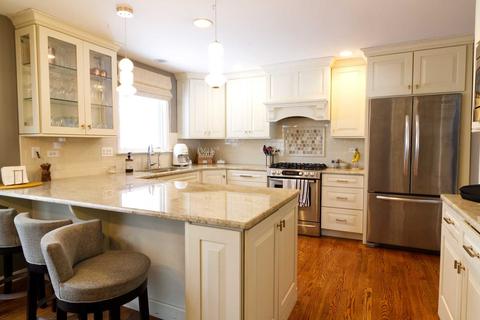 1111 Golf Ln, Wheaton, IL 60189 photo 3