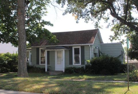 206 S Genesee St, Morrison, IL 61270 photo 1