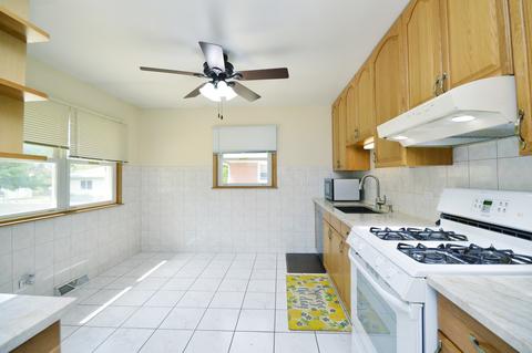 1114 S Robert Dr, Mount Prospect, IL 60056 photo 5