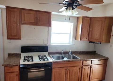 863 Carr St, Elgin, IL 60123 photo 4