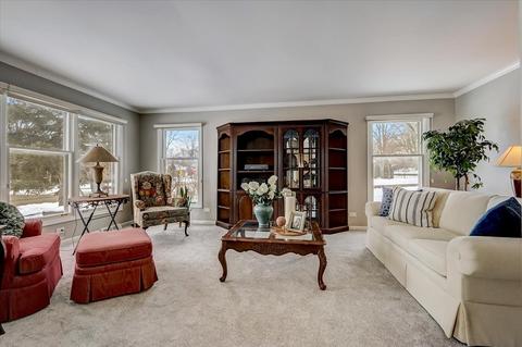1968 Creekside Dr, Wheaton, IL 60189 photo 2