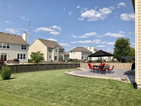 350 Shadow Hill Dr, Elgin, IL 60124 photo 2