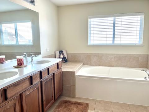 350 Shadow Hill Dr, Elgin, IL 60124 photo 14