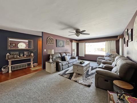 1748 Valley View Dr, Freeport, IL 61032 photo 5
