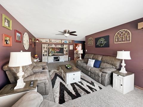 1748 Valley View Dr, Freeport, IL 61032 photo 7