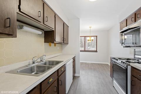 409 Arrow Trl, Wheeling, IL 60090 photo 4