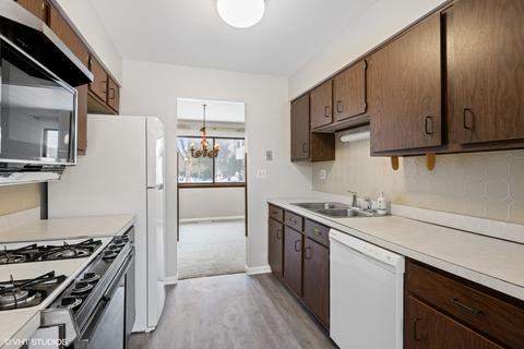 409 Arrow Trl, Wheeling, IL 60090 photo 3