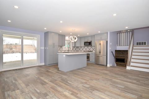 1316 Fairlane Dr, Schaumburg, IL 60193 photo 4