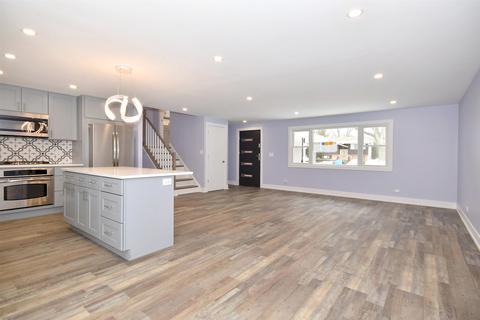 1316 Fairlane Dr, Schaumburg, IL 60193 photo 9