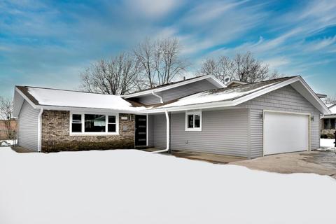 1316 Fairlane Dr, Schaumburg, IL 60193 photo 1