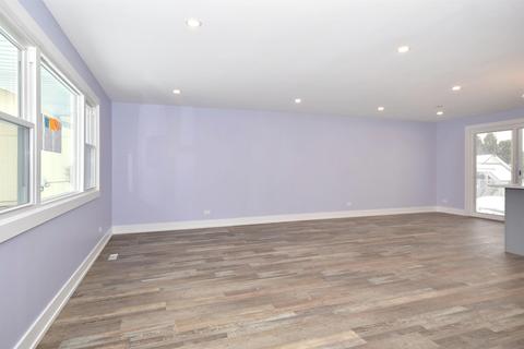 1316 Fairlane Dr, Schaumburg, IL 60193 photo 2