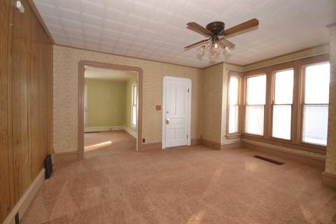 310 Wabash St, Elgin, IL 60123 photo 2