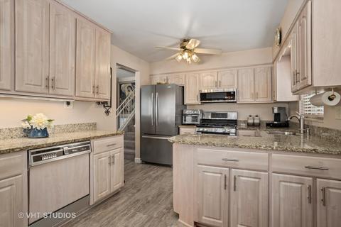 2227 S Wolf Rd, Des Plaines, IL 60018 photo 4