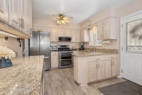2227 S Wolf Rd, Des Plaines, IL 60018 photo 5