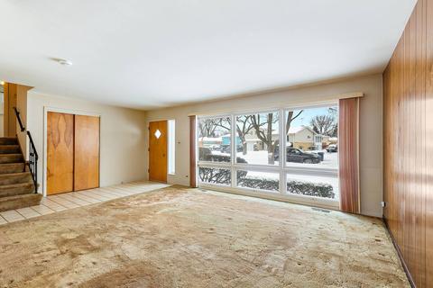 181 Michael Rd, Des Plaines, IL 60016 photo 3