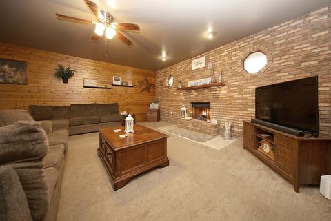 809 Lakeshore Dr, Morris, IL 60450 photo 2
