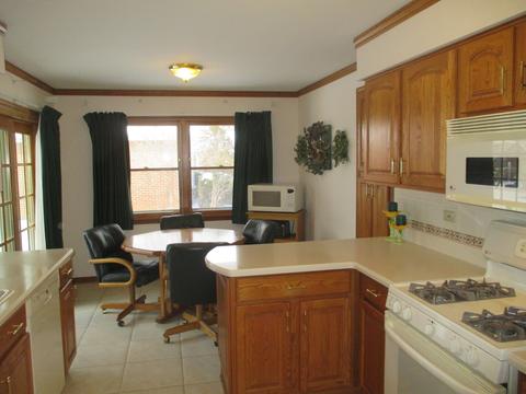 7824 Cherry Tree Ln, Willowbrook, IL 60527 photo 11