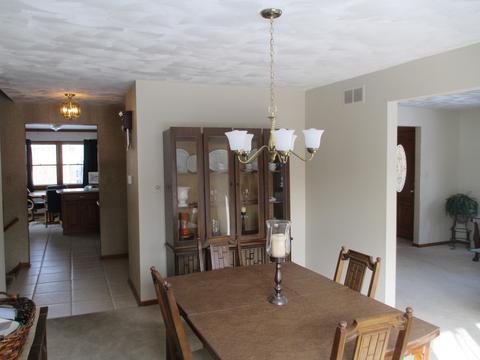7824 Cherry Tree Ln, Willowbrook, IL 60527 photo 8