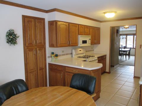 7824 Cherry Tree Ln, Willowbrook, IL 60527 photo 12