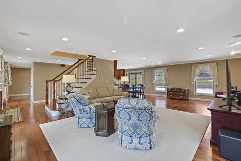 330 W Morse Ave, Bartlett, IL 60103 photo 4