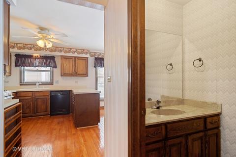 3770 Bordeaux Dr, Hoffman Estates, IL 60192 photo 13