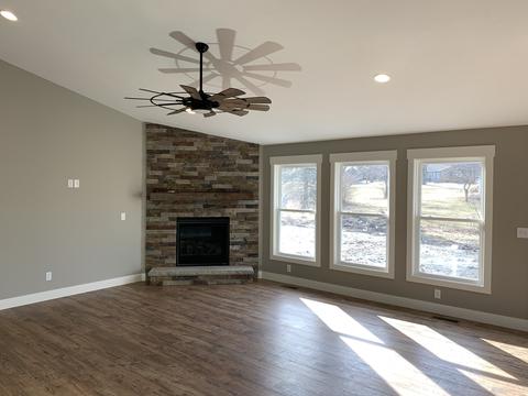 109 W 10th St, Gridley, IL 61744 photo 8