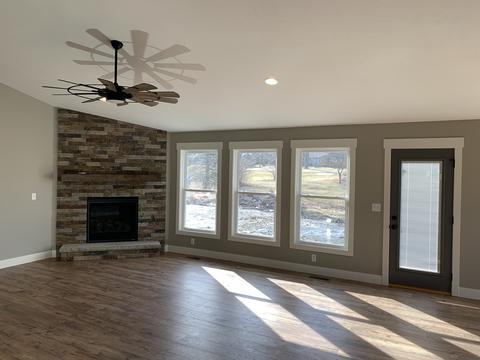 109 W 10th St, Gridley, IL 61744 photo 7