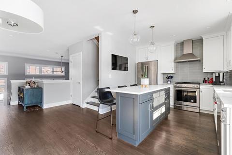 243 E 33rd Blvd, Chicago, IL 60616 photo 8