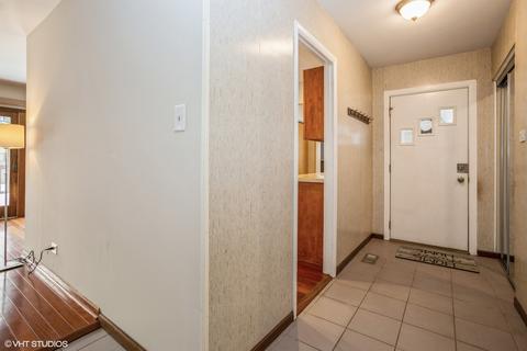 605 Jamison Ln, Hoffman Estates, IL 60169 photo 2