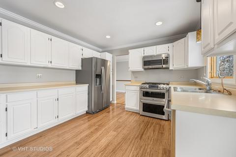 993 Confederation Dr, Bartlett, IL 60103 photo 7