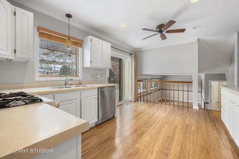 993 Confederation Dr, Bartlett, IL 60103 photo 9