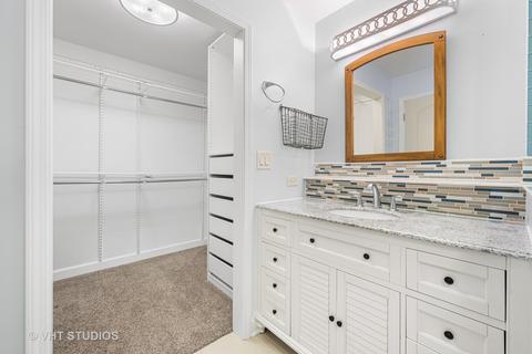 993 Confederation Dr, Bartlett, IL 60103 photo 15