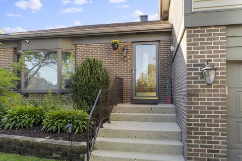 993 Confederation Dr, Bartlett, IL 60103 photo 2