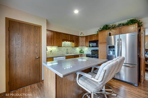 631 E Walnut St, Peotone, IL 60468 photo 7