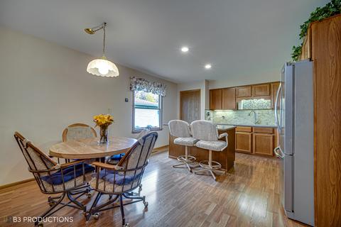 631 E Walnut St, Peotone, IL 60468 photo 6