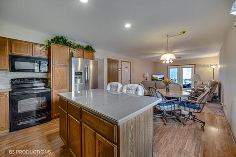 631 E Walnut St, Peotone, IL 60468 photo 8